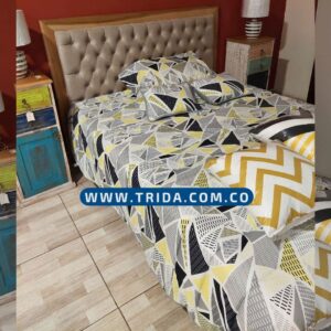 Cama Nogal: Majestuosidad Artesanal para Tu Refugio